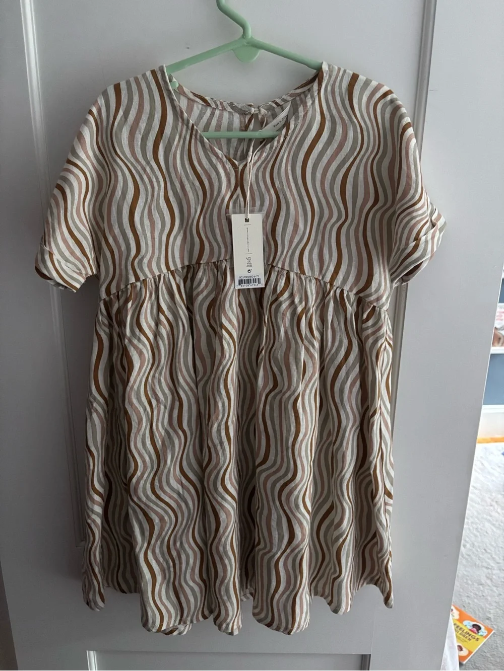 Rylee + Cru Retro Wave Short Sleeve Dress in Beige and Tan